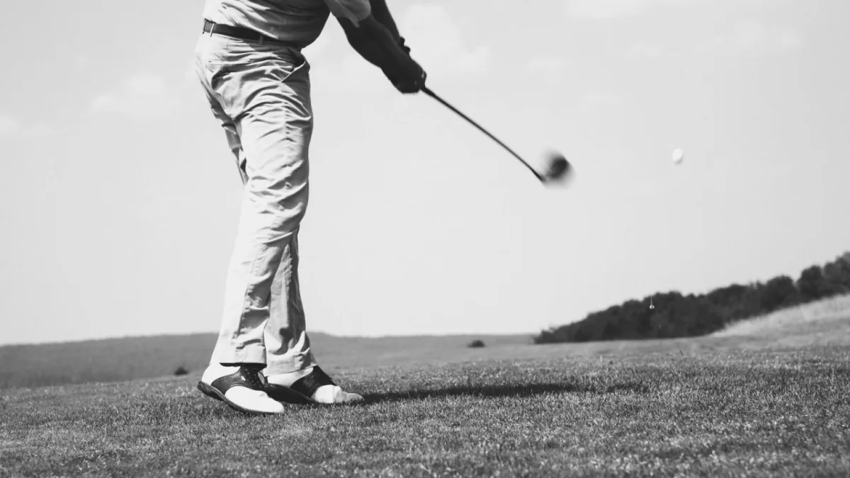 Patient playing golf after physiotherapy treatment.